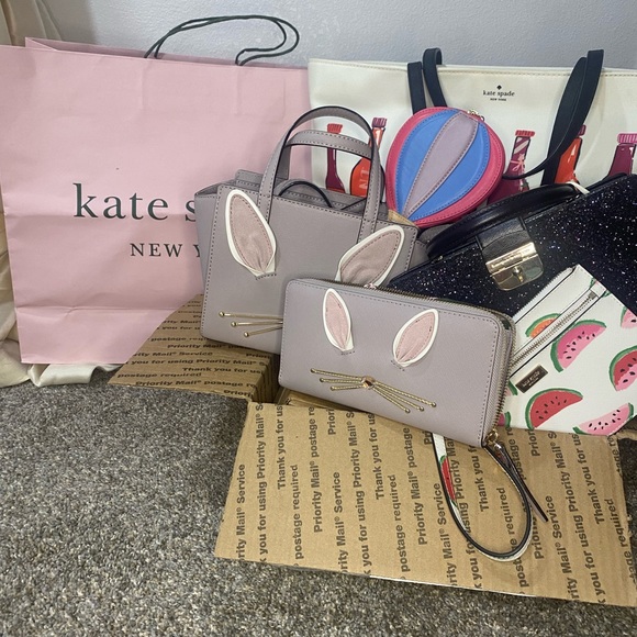 Mystery box you make the price ( is not exactly what the picture shows) - Picture 3 of 3